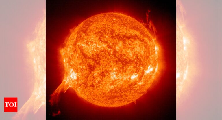 Science: Astrophotographer captures stunning 236,000-mile-long solar wall of plasma