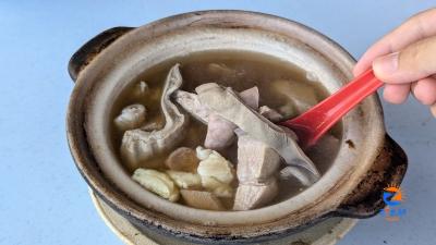 Springy pork tendons and lots of garlic play starring roles in the ‘bak kut teh’ at Kepong’s Lieong Kee Bae Good Teh