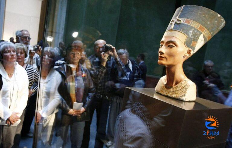 Photos: Zahi Hawass to launch campaign to recover Nefertiti Bust, Dendera zodiac & Rosetta Stone