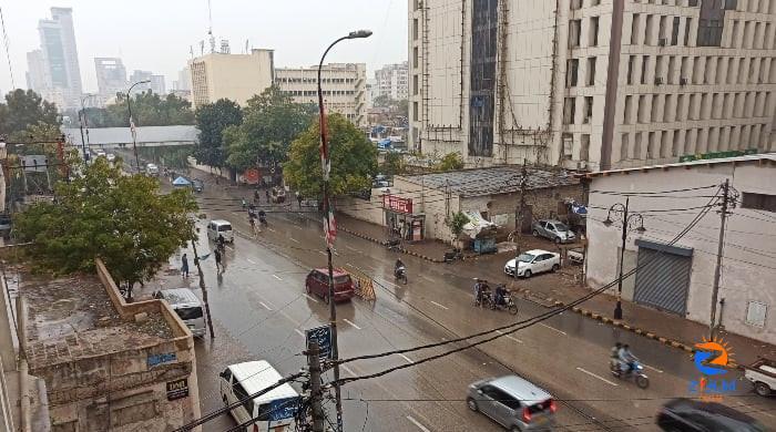 Amid cloudy, humid weather, Karachi may receive light rain