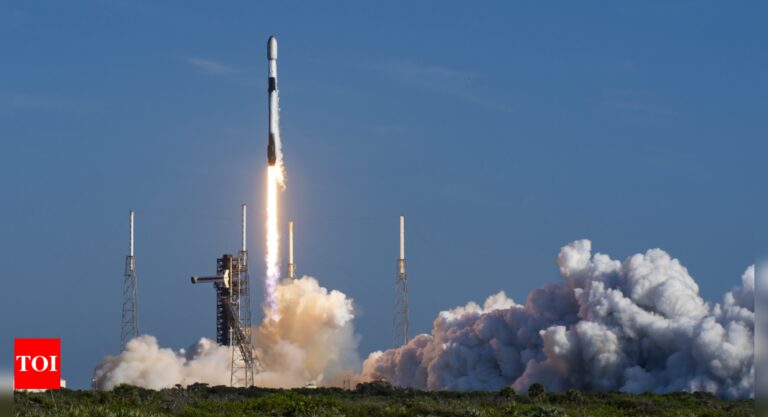 SpaceX launches 21 Starlink satellites into orbit from Cape Canaveral