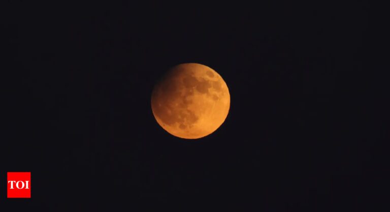 S​​upermoon eclipse captivates skies across multiple continents​​