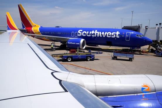 Southwest Raises Revenue Forecast, Plans Share Buyback in Activist Battle