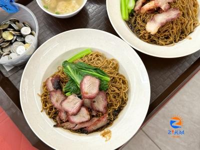 If you are in Sungai Buloh, Taman Industri Sungai Buloh’s Restoran Xin Qi Mei Shi has a good ‘wantan mee’ and ‘char kway teow’