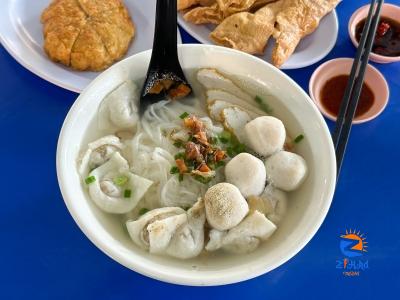 Yin Kee Fishball Noodles serves up an impressive bowl of fishball noodles and curry mee worthy of a trip to Pudu Ulu