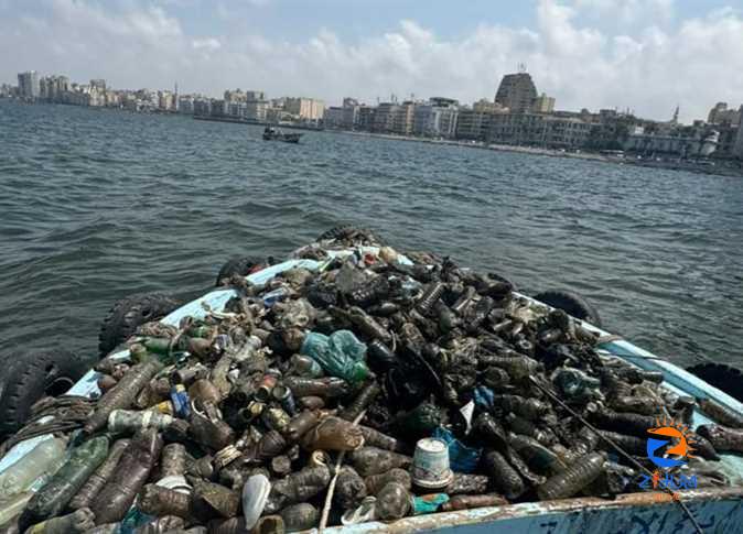 Divers hauled 100 kilograms of plastic and metal waste from Alexandria’s polluted seabed