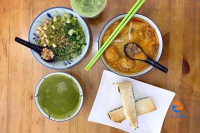 Triple the thunder tea at Kedai Kopi Fong in Kepong with ‘lei cha’ noodles, ‘lei cha’ soymilk and ‘lei cha roti bakar’!